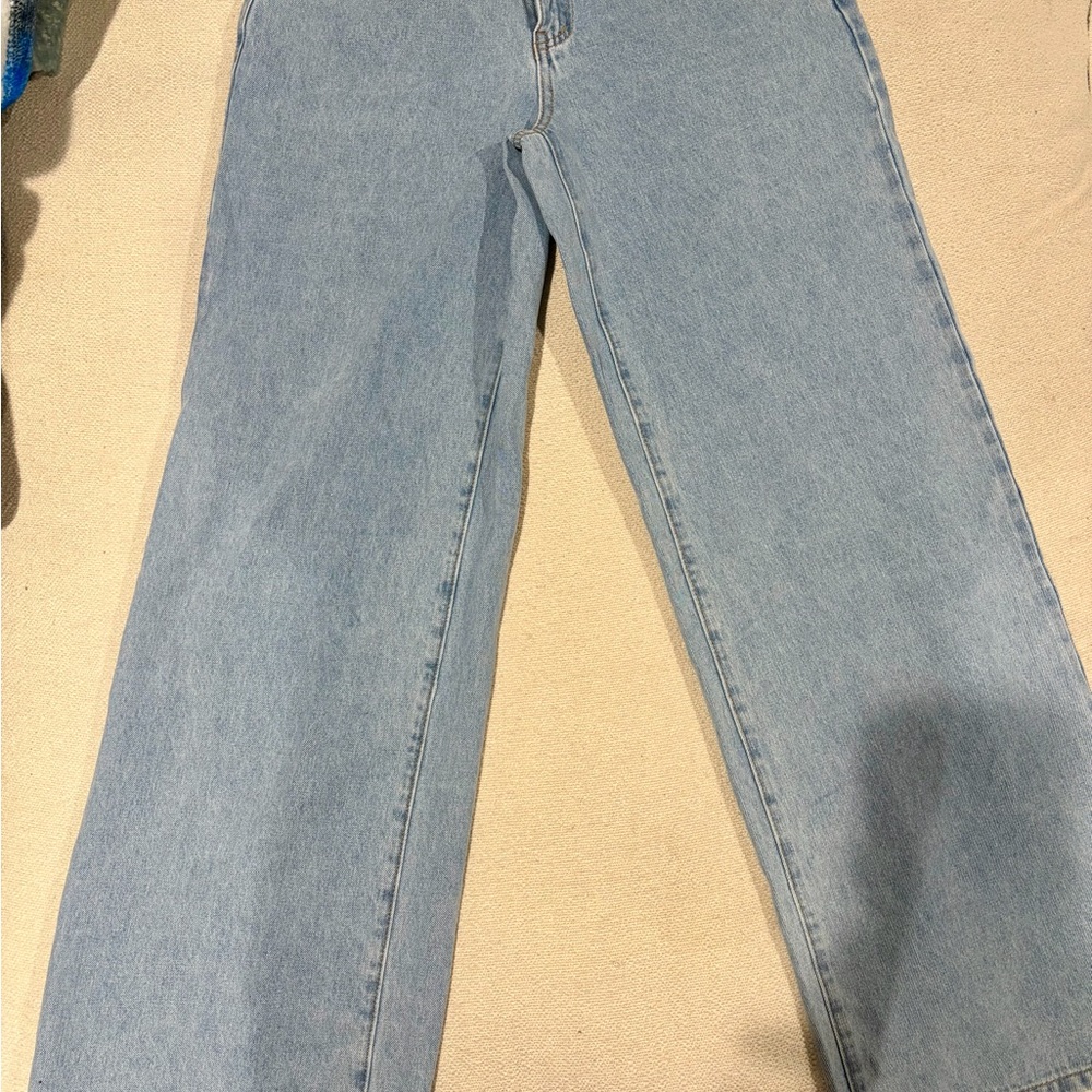 Edikted Blue Denim Jeans Raelynn washed low rise baggy jeans - Picture 2 of 6